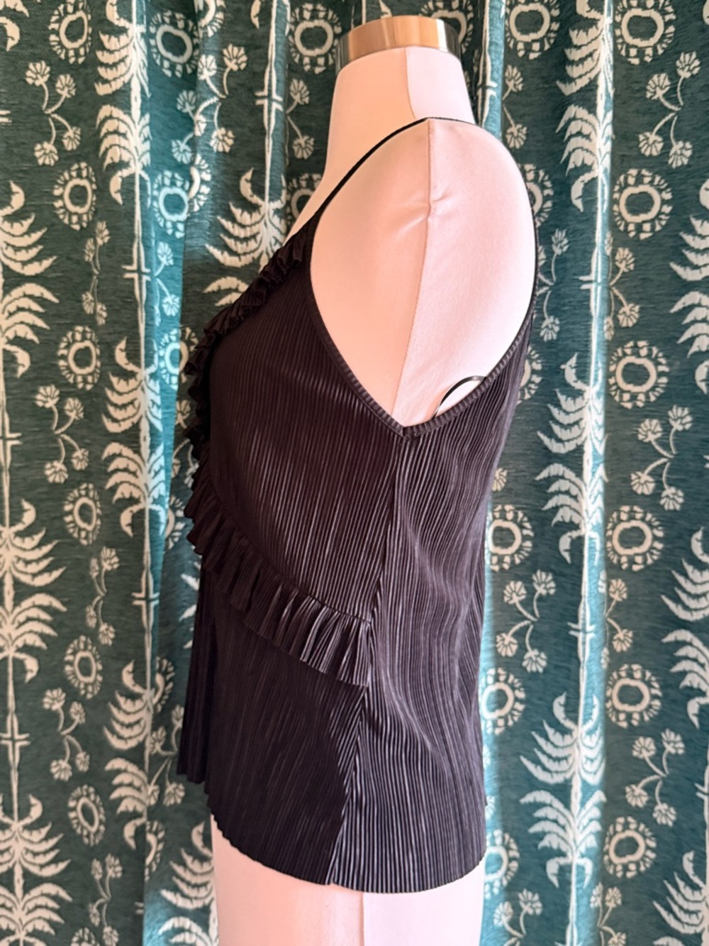 Zara Black Pleated Plisse V-Neck Ruffle Cami Top Spaghetti Straps Size Small - Picture 3 of 7